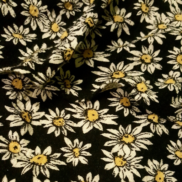 Forever 21 Daisy Off The Shoulder Top, Size Medium - Picture 3 of 5